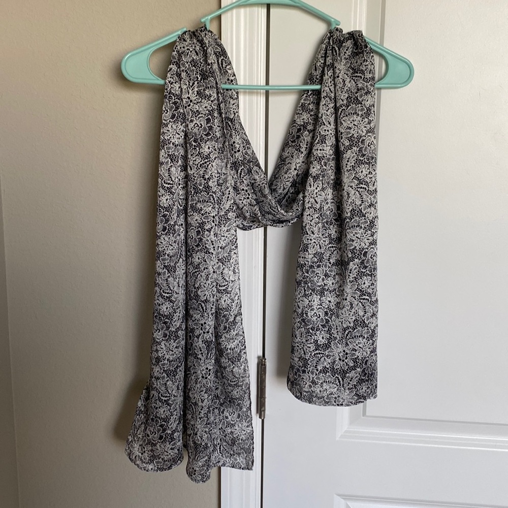 Scarf black and white floral print